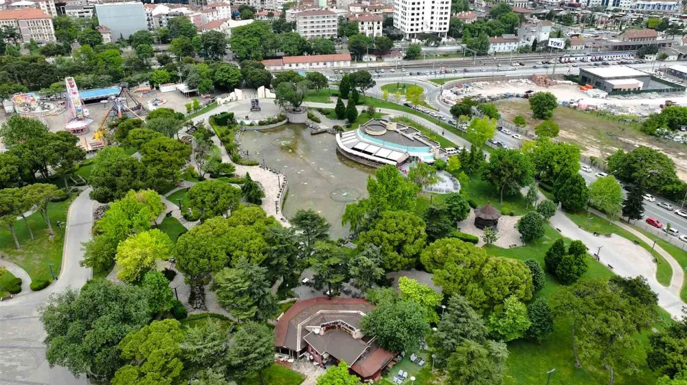 Büyükşehir, Atatürk Parkı’ndaki Süs Havuzunu Temizledi
