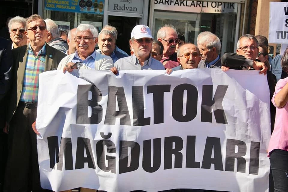 Baltok Mağdurları Yücel Yılmaz’a “arsalarımızı istiyoruz. Biz üvey evlat değiliz.” çağrısı yaptı.